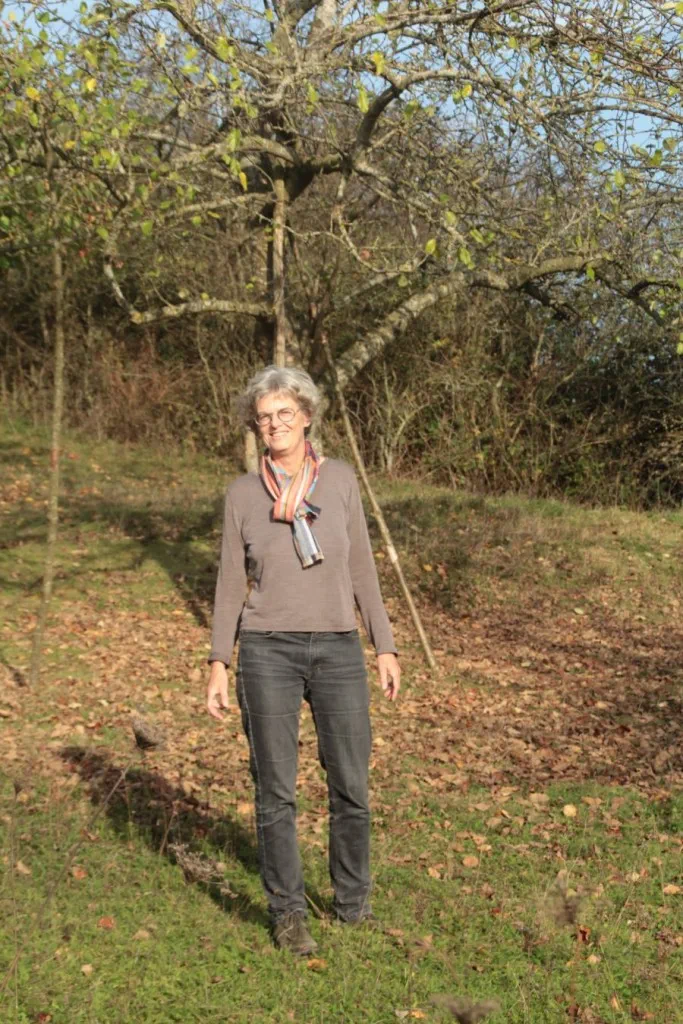 20210331_AnnekathrinSchmid_Portrait-im-Garten