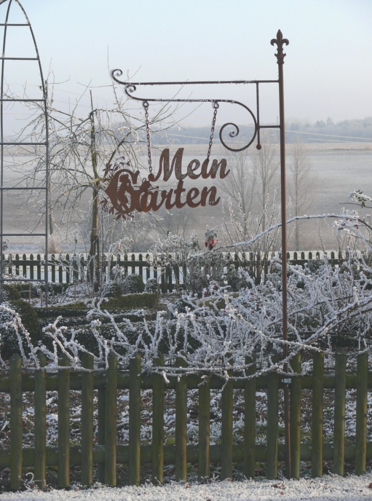 HauptAutorin Brunhilde Bross-Burkhardt: Mein Garten im Winter
